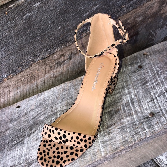 Cute Animal Print Block Heeled Sandals - Picture 8 of 8